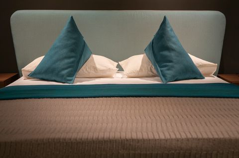 Какие материалы используют для дизайнерского изголовья в премиум-сегменте?