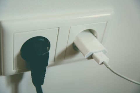 Почему розетки для робота-пылесоса и умной колонки часто упускают