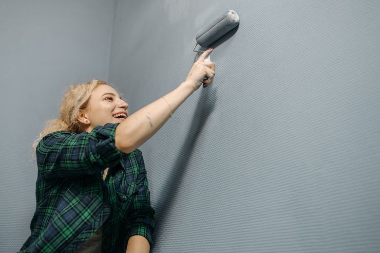 Нужно ли выравнивать стены под пепельно-розовую краску?