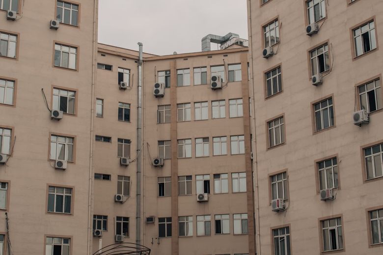 Ошибка №2: Визуальная оценка стяжки пола без проверки уровня и прочности