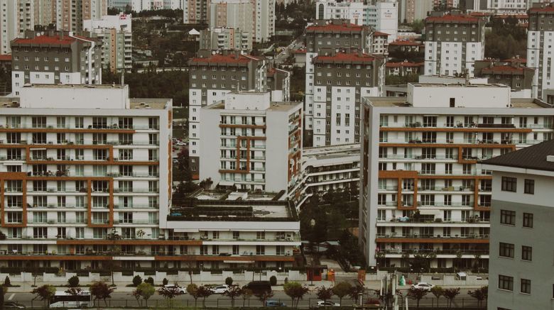 Какие архитектурные сюрпризы ЖК «Каменный Цветок» увеличивают смету?