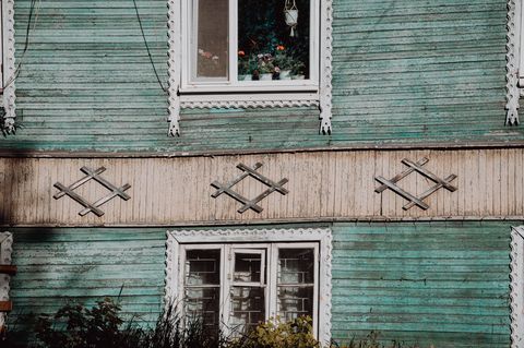 Какие постройки считаются вспомогательными и нужно ли их регистрировать